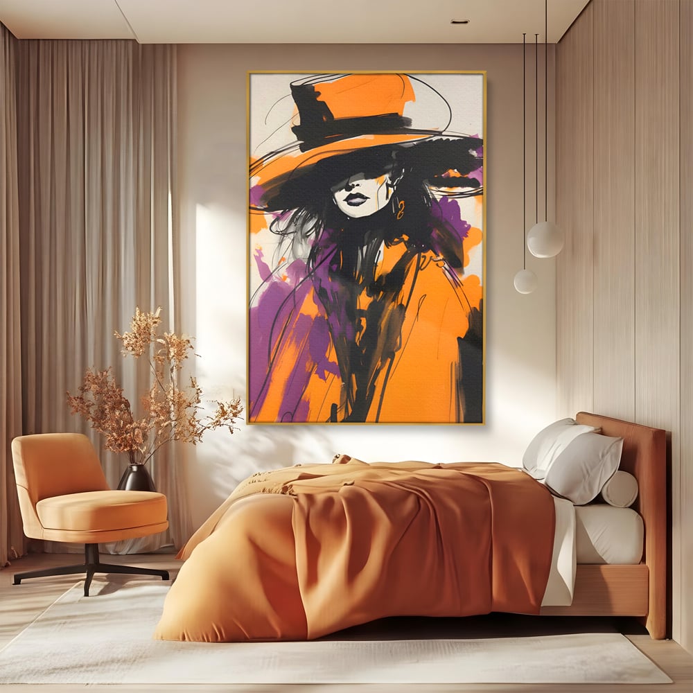 Tablou canvas cu ilustratie portret femeie cu palarie portocalie, in rama de aluminiu auriu, pe perete intr-un dormitor